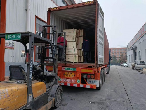 浙江客户柴油机装柜发货